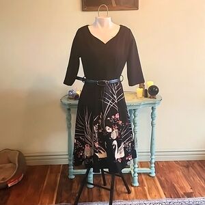 SZ L Swan motif black dress